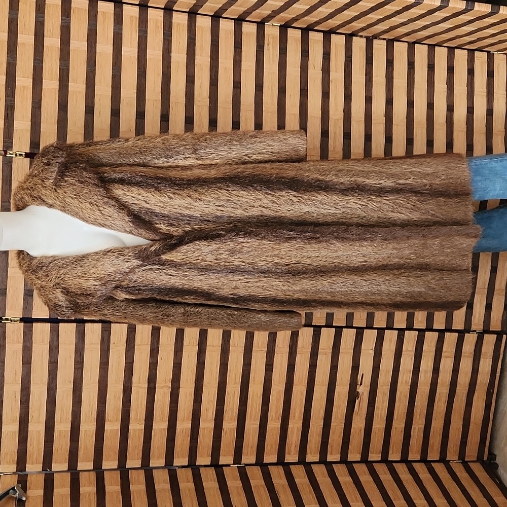 Coyote long fur coat - Picture 1 of 10